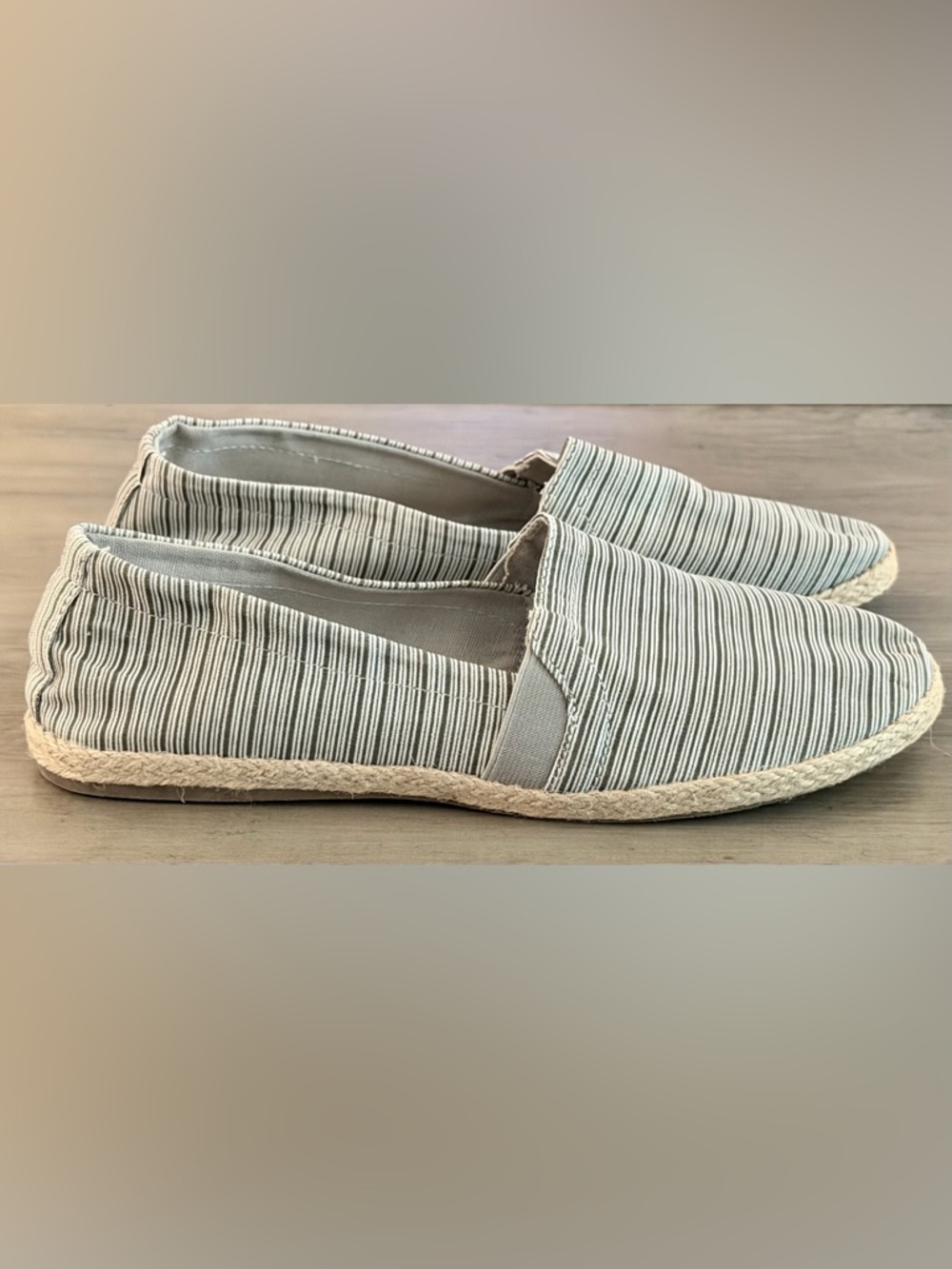 Women’s Gray & Tan Slip on Shoes~7.5